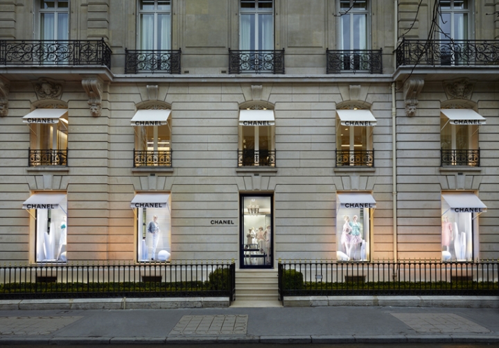 Chanel store in Avenue Montaigne street Paris