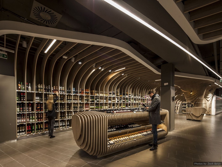 SPAR Flagshipstore by  LAB5 Architects in Budapest