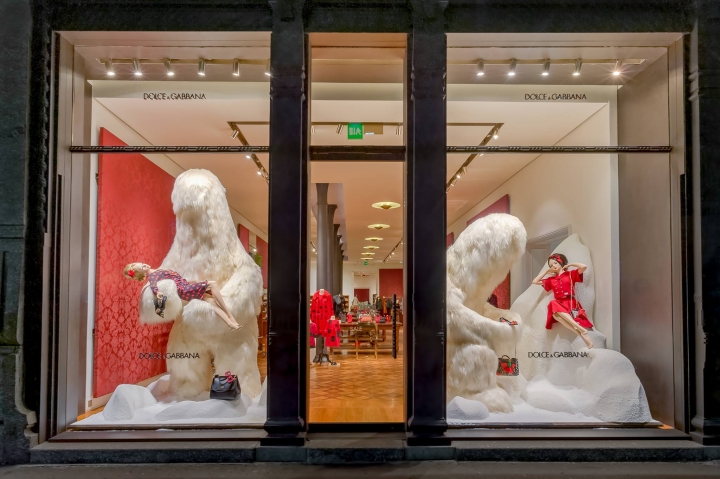 Dolce & Gabbana new window installation Milan